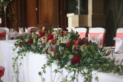 Abundant Top Table decoration featuring Amnesia and Grand Prix roses