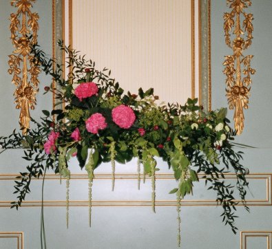 stem_flowers_kingswood_house_mantelpiece